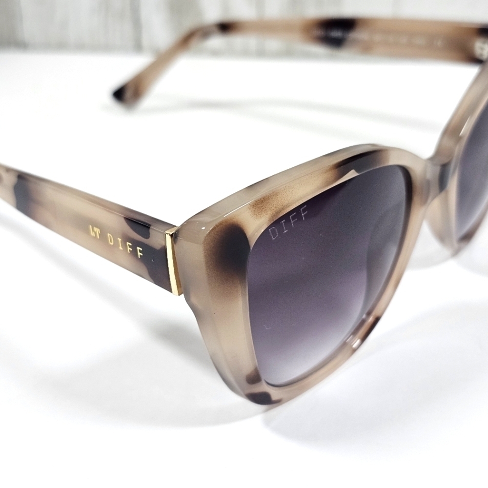 DIFF Designer Eyewear NEW 100% UVA/UVB Protection